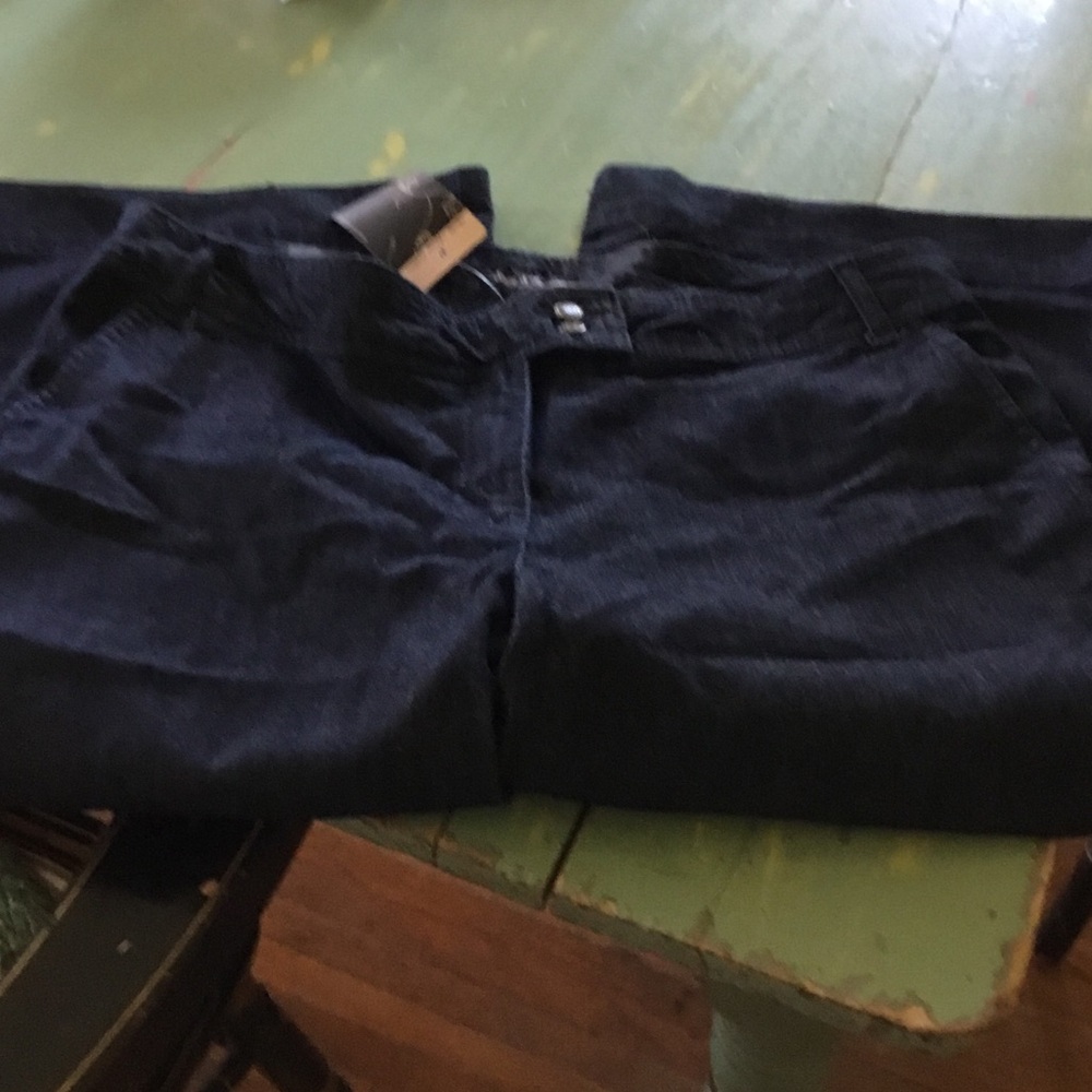 Steve & Barry's Tab Front Stretch Capri - NWT